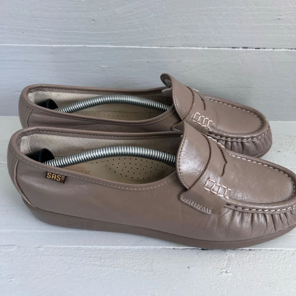 SAS 'Classic' Mocha Leather Moc Toe Penny Loafers Sz. 8.5 M Womens Made In USA